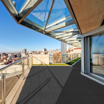 Rubber-balcony-tiles-black-on-roof-balcony